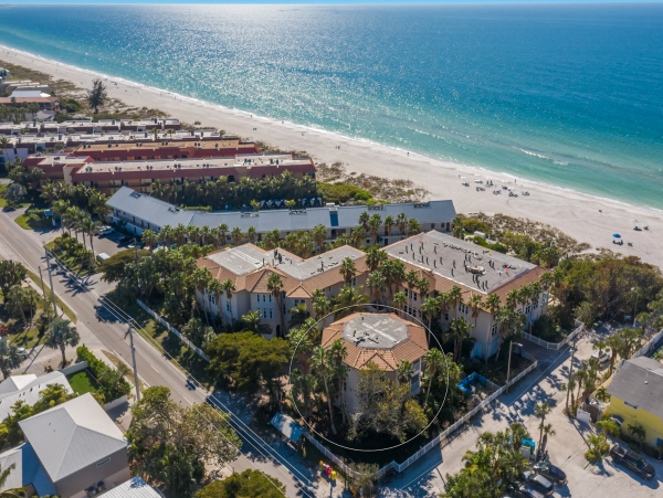 Luxury Beach Front Resort - 3-Bedroom, Heated Pool & Beach Access
